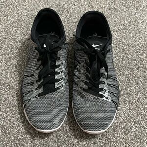Nike Free Tr 6 Size 7 - Black & White